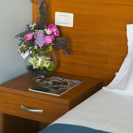 Hotel Dei Pini Порто Емпедокле Екстериор снимка