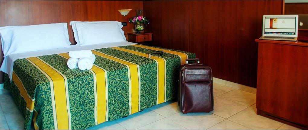 Hotel Dei Pini Порто Емпедокле Екстериор снимка